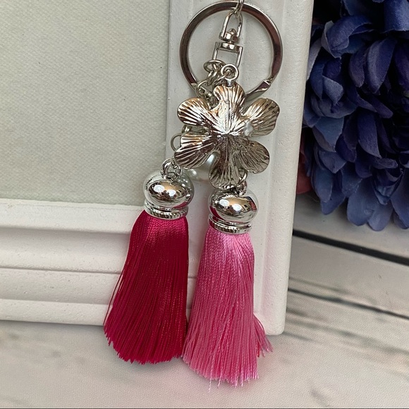Chic Two Tone Pink Tassel Flower Pearl Keychain - Picture 5 of 16